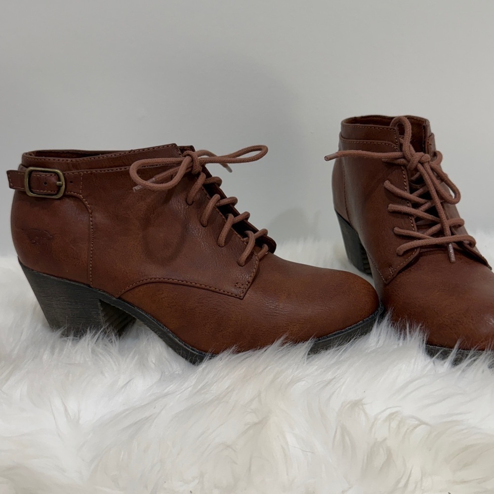 Rocket dog size 7 1/2  Brown laceup Ankle Boots/shoes